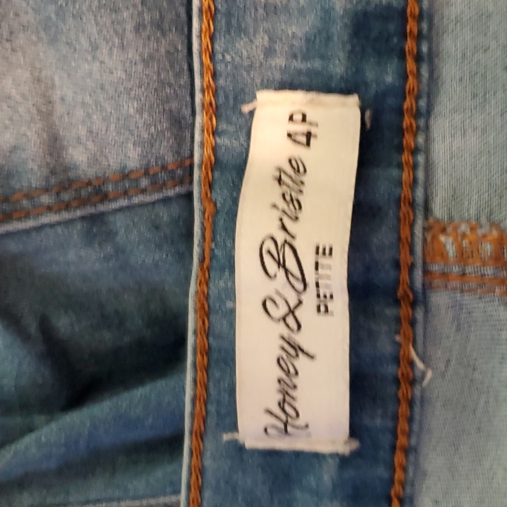 Shorts - Picture 3 of 3